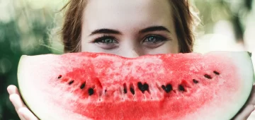 La felicidad de la mano de frutas y verduras La felicidad de la mano de frutas y verduras