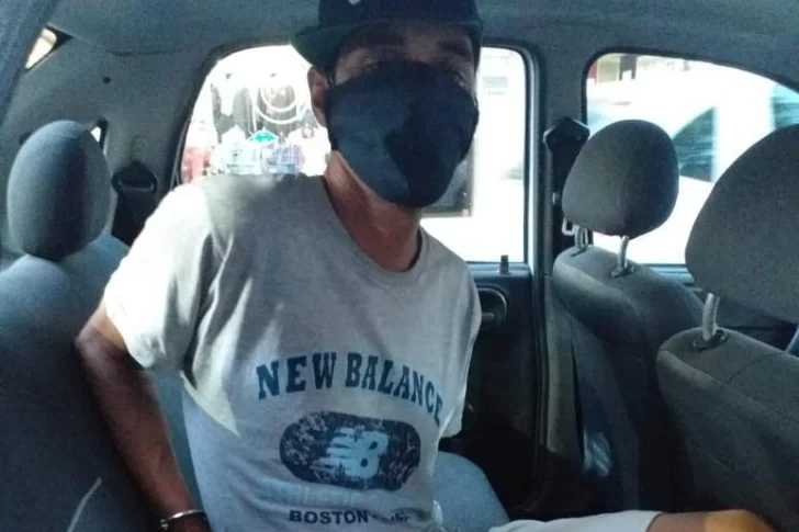 “Te cabe cualquiera”: se enojó con su expareja en la Peatonal y le reventó el labio de una piña