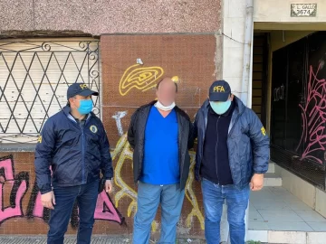 Detuvieron a un falso médico que atendió sin barbijo: “Si te vas a morir, te morís igual” Detuvieron a un falso médico que atendió sin barbijo: “Si te vas a morir, te morís igual”