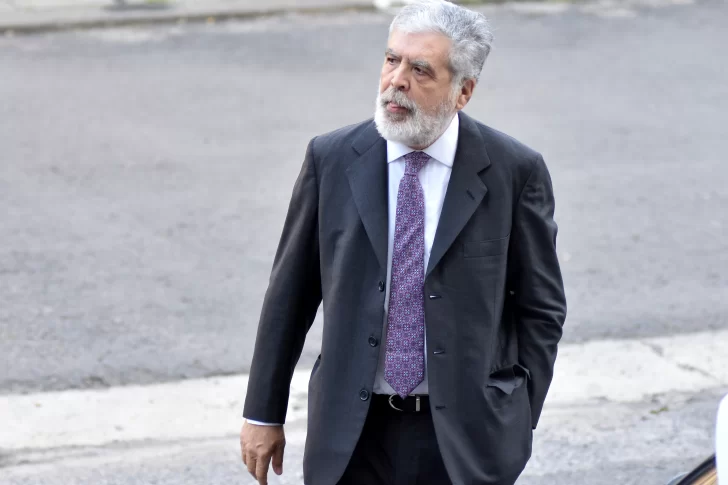 Ordenaron detener a Julio De Vido