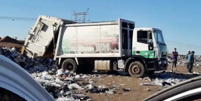 Un hombre murió compactado y aplastado por un camión de basura Un hombre murió compactado y aplastado por un camión de basura