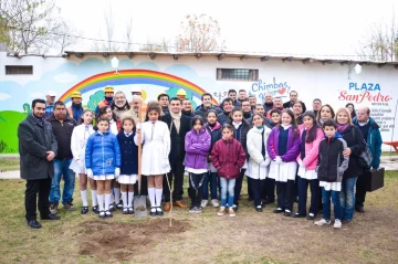 Plantaron dos árboles en Chimbas y les pusieron nombres de dos niños Plantaron dos árboles en Chimbas y les pusieron nombres de dos niños