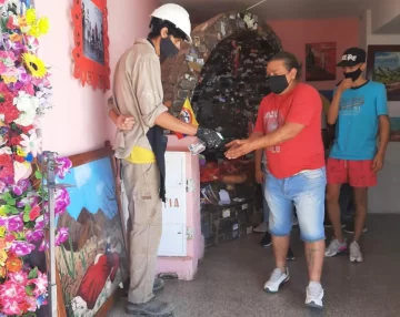 Agradecimientos y pedidos por la salud a la Difunta Correa en un Viernes Santo distinto