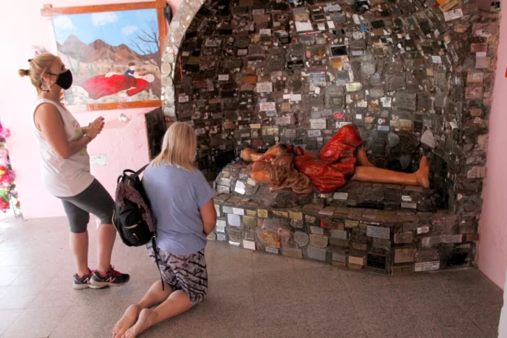 Reabrió la Difunta Correa y los devotos no dudaron en visitarla