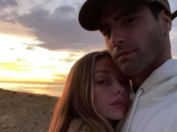 Nico Furtado llevó a Ester Expósito a ver a La Renga y le hizo tomar fernet en una botella cortada Nico Furtado llevó a Ester Expósito a ver a La Renga y le hizo tomar fernet en una botella cortada