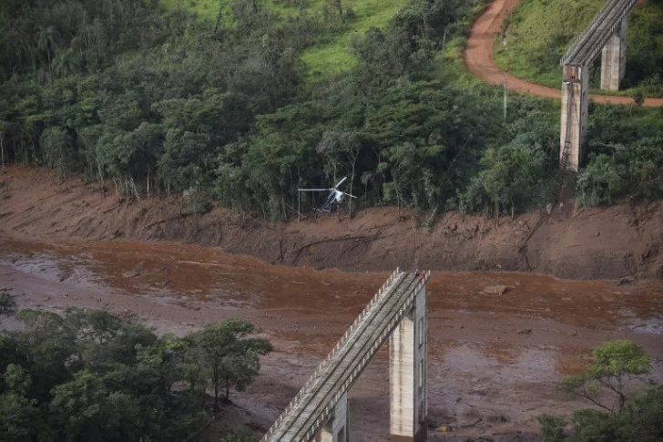 Impactantes imágenes del colapso de la represa en Brasil