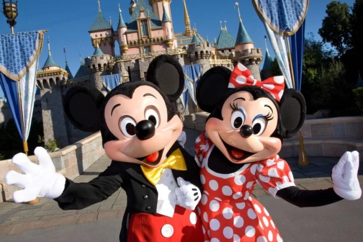 Disney cierra sus parques en California, Florida y París