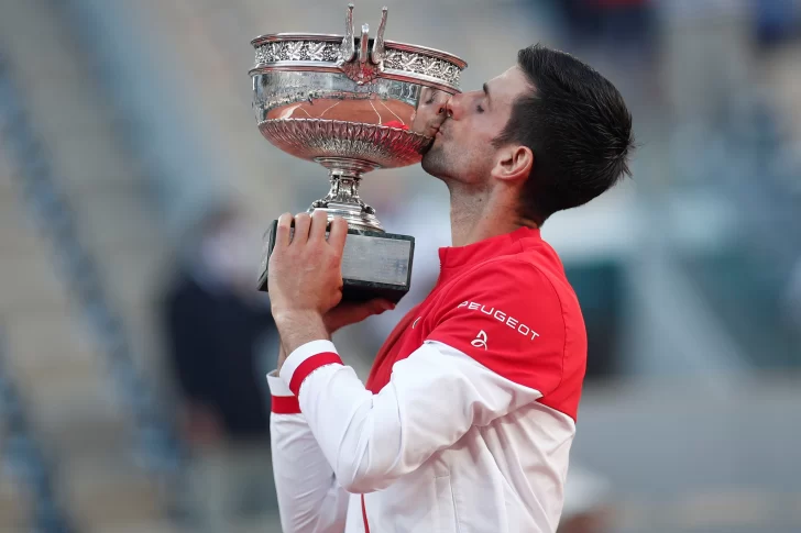 Djokovic se consagró en Roland Garros y quedó a un Gran Slam de Federer y Nadal