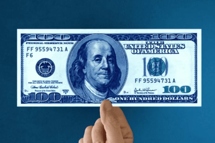 El dólar blue subió más del 530% en tres años