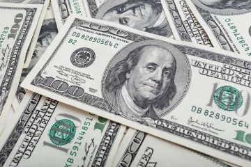 El dólar blue trepó cinco pesos y se negoció a $215 por unidad