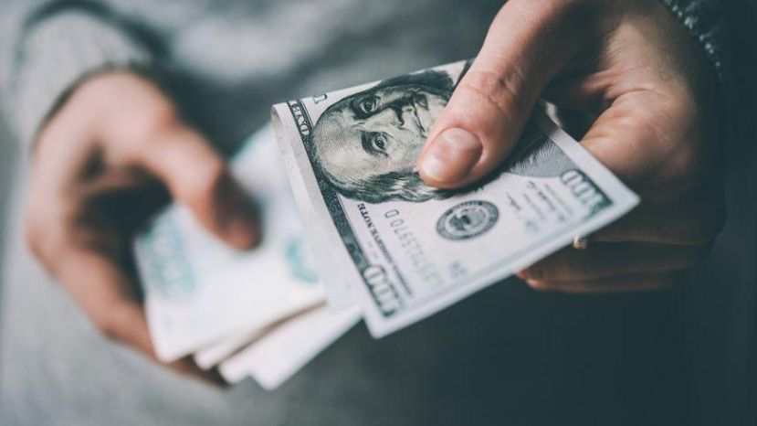 Dólar: cotiza a $25,30, en la previa del vencimiento de millones en Lebac