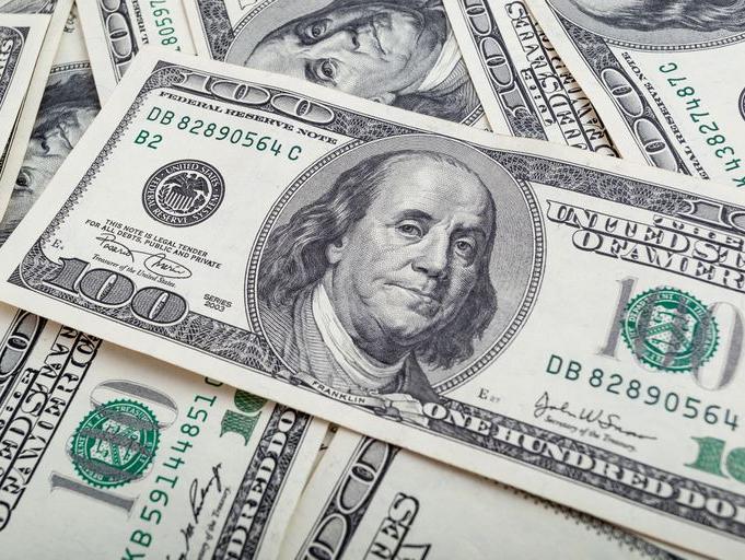 Aunque no cesa la tensión en los mercados, el dólar blue se desplomó a 321 pesos