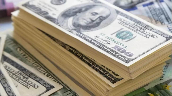 El dólar cedió 20 centavos y cayó a $40,52