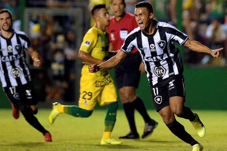 Defensa y Justicia cayó ante Botafogo por 3 a 0 y se quedó afuera