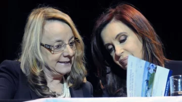 Alicia Kirchner arengó por la vuelta de Cristina “para recuperar la alegría y el diálogo” Alicia Kirchner arengó por la vuelta de Cristina “para recuperar la alegría y el diálogo”