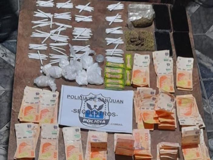 Buscaban herramientas robadas y se toparon con 1.250 porros, cocaína y dinero Buscaban herramientas robadas y se toparon con 1.250 porros, cocaína y dinero