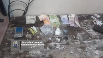 Lo encontraron en la calle con paquetitos de cocaína, marihuana y dinero Lo encontraron en la calle con paquetitos de cocaína, marihuana y dinero