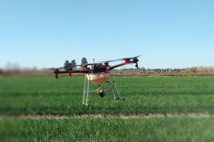 Pocito, el primer departamento en usar drones para fumigación aérea gratuita