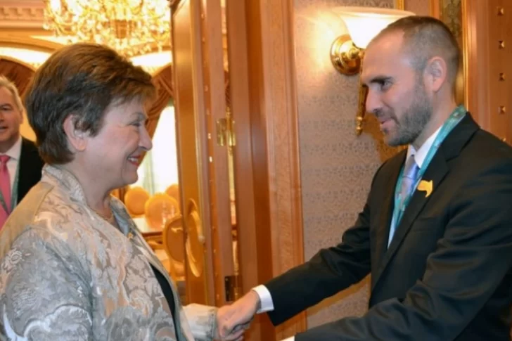 El FMI vuelve al país para discutir si la deuda es “sostenible”