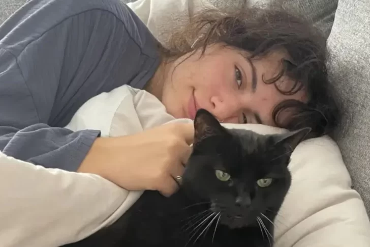 Tiene el síndrome de la bella durmiente y puede dormir durante semanas: “Tengo miedo de irme a la cama”