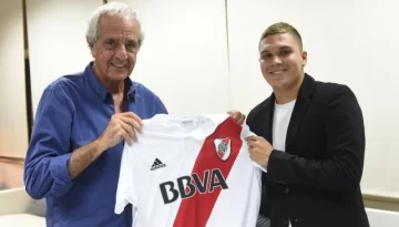 Quintero se puso la camiseta de River y pisó el Monumental Quintero se puso la camiseta de River y pisó el Monumental