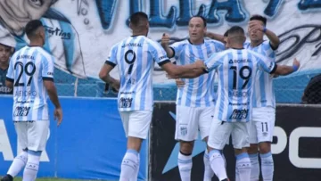 Atlético Tucumán goleó a Gimnasia y se afianzó como tercero Atlético Tucumán goleó a Gimnasia y se afianzó como tercero