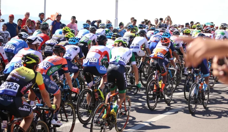 Gran trepada de Alaphilippe para imponerse en Punta Negra Gran trepada de Alaphilippe para imponerse en Punta Negra