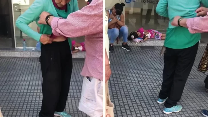 Se le metió una rata en la ropa mientras esperaba en la fila para entrar al banco Se le metió una rata en la ropa mientras esperaba en la fila para entrar al banco