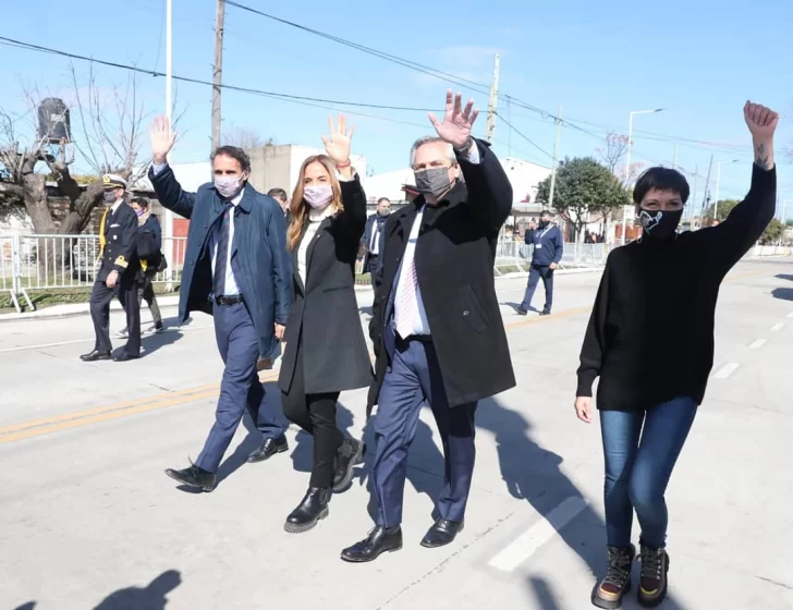 Con críticas a la oposición, el Presidente inauguró 100 obras públicas en todo el país Con críticas a la oposición, el Presidente inauguró 100 obras públicas en todo el país