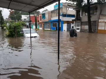 Por las inundaciones en México, aparecieron ataúdes flotando Por las inundaciones en México, aparecieron ataúdes flotando