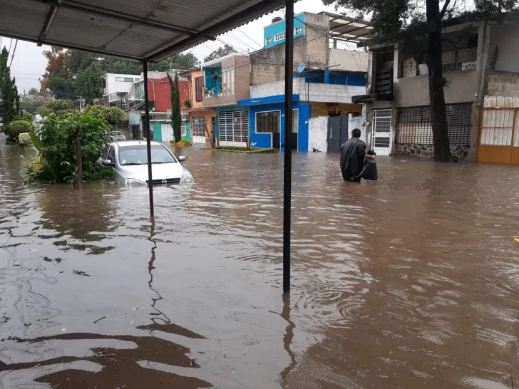 Por las inundaciones en México, aparecieron ataúdes flotando Por las inundaciones en México, aparecieron ataúdes flotando