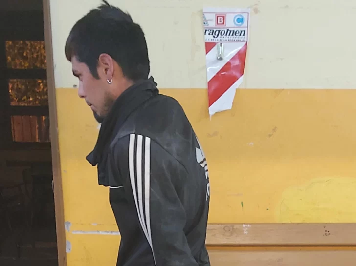 Rompió vidrios y violentó una cerradura para robar en una escuela: fue detenido