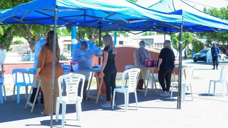 Rastrillaje en Albardón: 12 test rápidos dieron positivo y esperan por las PCR Rastrillaje en Albardón: 12 test rápidos dieron positivo y esperan por las PCR