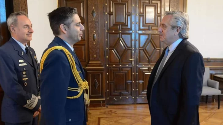 Detienen al edecán presidencial cuando abordaba un vuelo con un arma oculta en la valija Detienen al edecán presidencial cuando abordaba un vuelo con un arma oculta en la valija