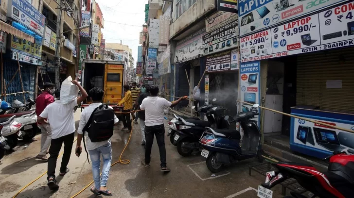 Diez muertos por tomar desinfectante tras la prohibición de la venta de alcohol Diez muertos por tomar desinfectante tras la prohibición de la venta de alcohol