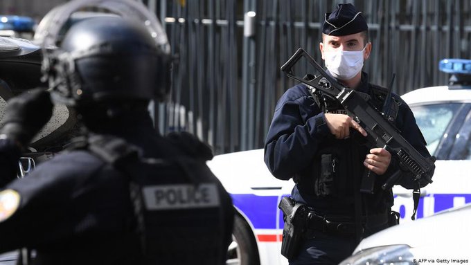 Un hombre fue decapitado cerca de París en un presunto ataque extremista
