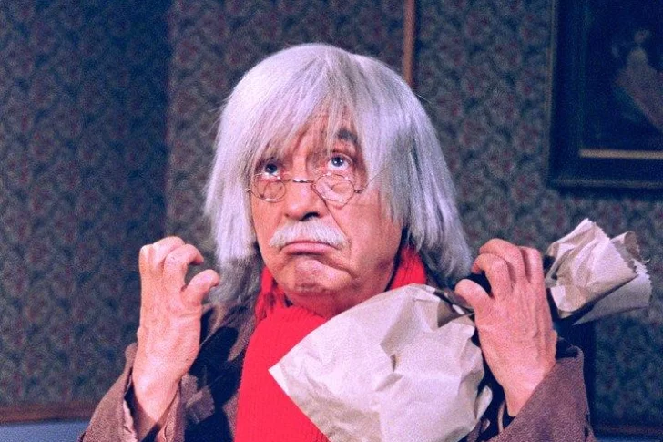 [VIDEO] Las redes acusan al personaje del Doctor Chapatín de alentar la pedofilia