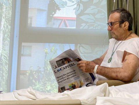 La primera foto de Carlos Reutemann durante su internación en Rosario La primera foto de Carlos Reutemann durante su internación en Rosario