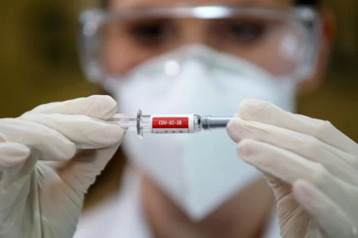 En Rusia confirmaron que hay acordadas 25 millones de vacunas pero aún no hay contrato