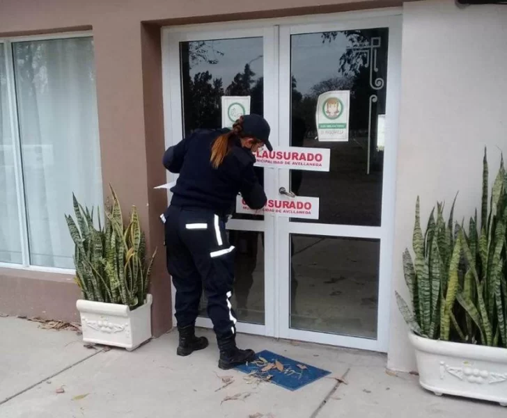 Multan a funcionario que fue a un cumpleaños y se contagió coronavirus Multan a funcionario que fue a un cumpleaños y se contagió coronavirus