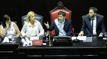 Kicillof asumió en Buenos Aires con duras críticas a Vidal Kicillof asumió en Buenos Aires con duras críticas a Vidal