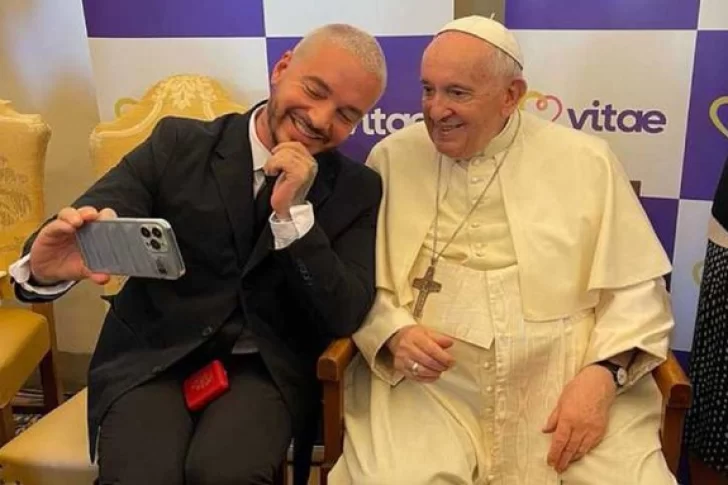 J Balvin se reunió con Francisco: “Yo al Papa lo amo, es el más cool”