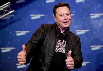 Elon Musk quiere hacer publicidad en el espacio y propone que le paguen con criptomonedas