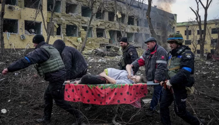 Murieron la mujer embarazada y su bebé, símbolos del ataque ruso contra la maternidad en Mariupol Murieron la mujer embarazada y su bebé, símbolos del ataque ruso contra la maternidad en Mariupol