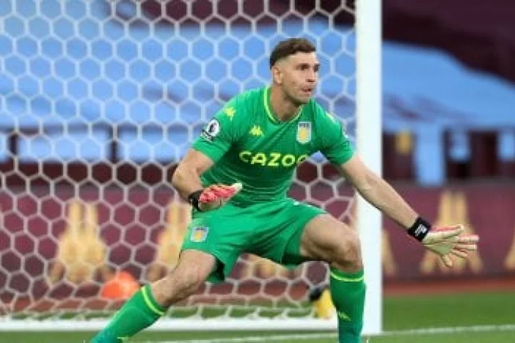 El arquero Emiliano Martínez alcanzó un increíble récord en el Aston Villa