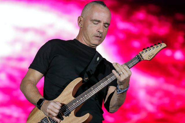 Eros Ramazzotti a los besos con una periodista argentina Eros Ramazzotti a los besos con una periodista argentina