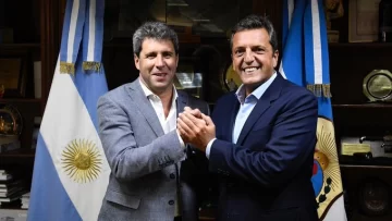 Massa abrió su agenda en San Juan acompañando a Uñac en una entrega de movilidades Massa abrió su agenda en San Juan acompañando a Uñac en una entrega de movilidades