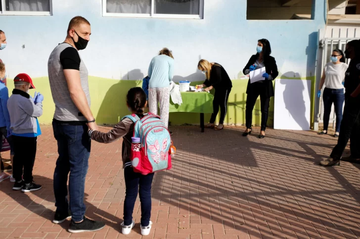 Israel admite un error al reabrir las escuelas en medio de la pandemia por coronavirus