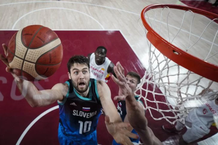 Eslovenia derrotó a España 95-87 y Argentina tiene rival