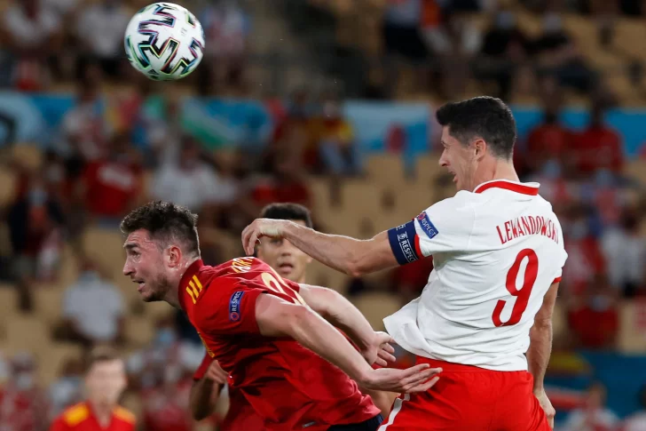 Lewandowski amargó a España, que no pasó del empate con Polonia